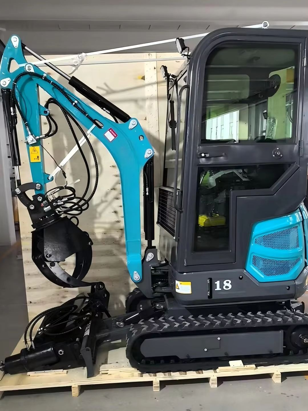 1.8 Ton Mini Excavator with At - огляд і ціна Agriculture Gardening Farming