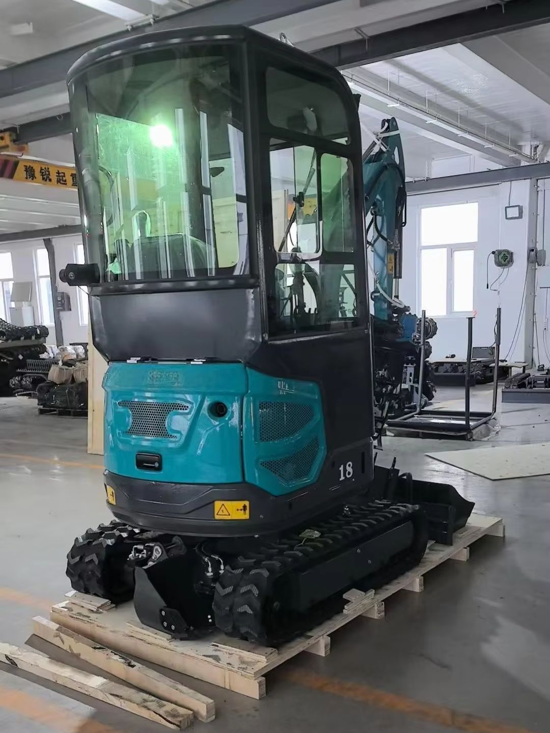 1.8 Ton Mini Excavator with At - огляд і ціна Agriculture Gardening Farming